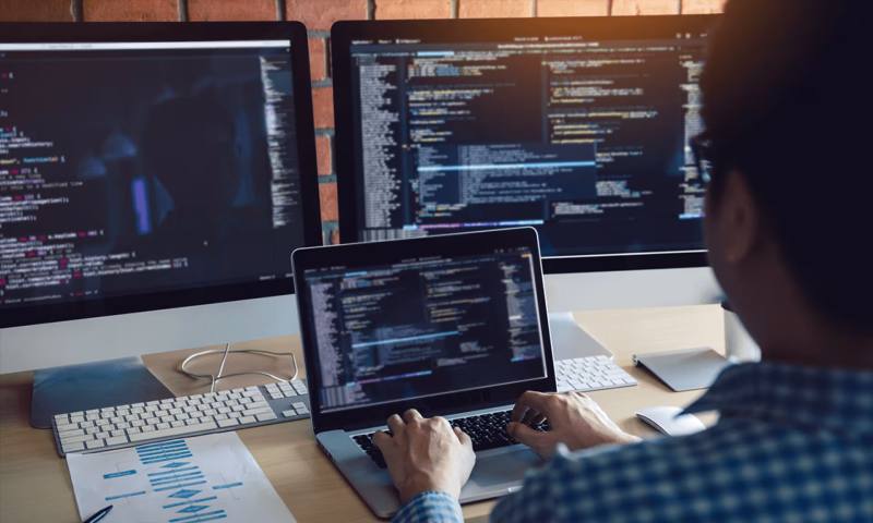 数据科学选型：R与Python如何赋能抚远县网站建设？
